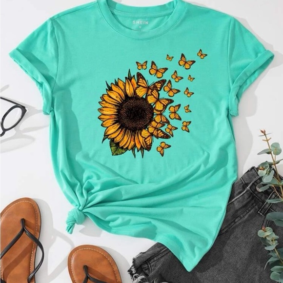 Delilah Wear Tops - New graphic sunflower print short sleeve top